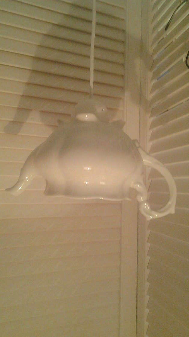 Lampe aus Teekanne (Bild: Dawanda)