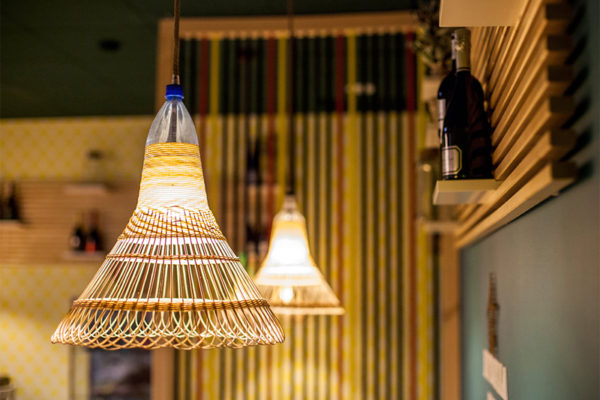 "PET-Lamps" von Alvaro Catalán de Ocón (Foto: www.petlamp.org)