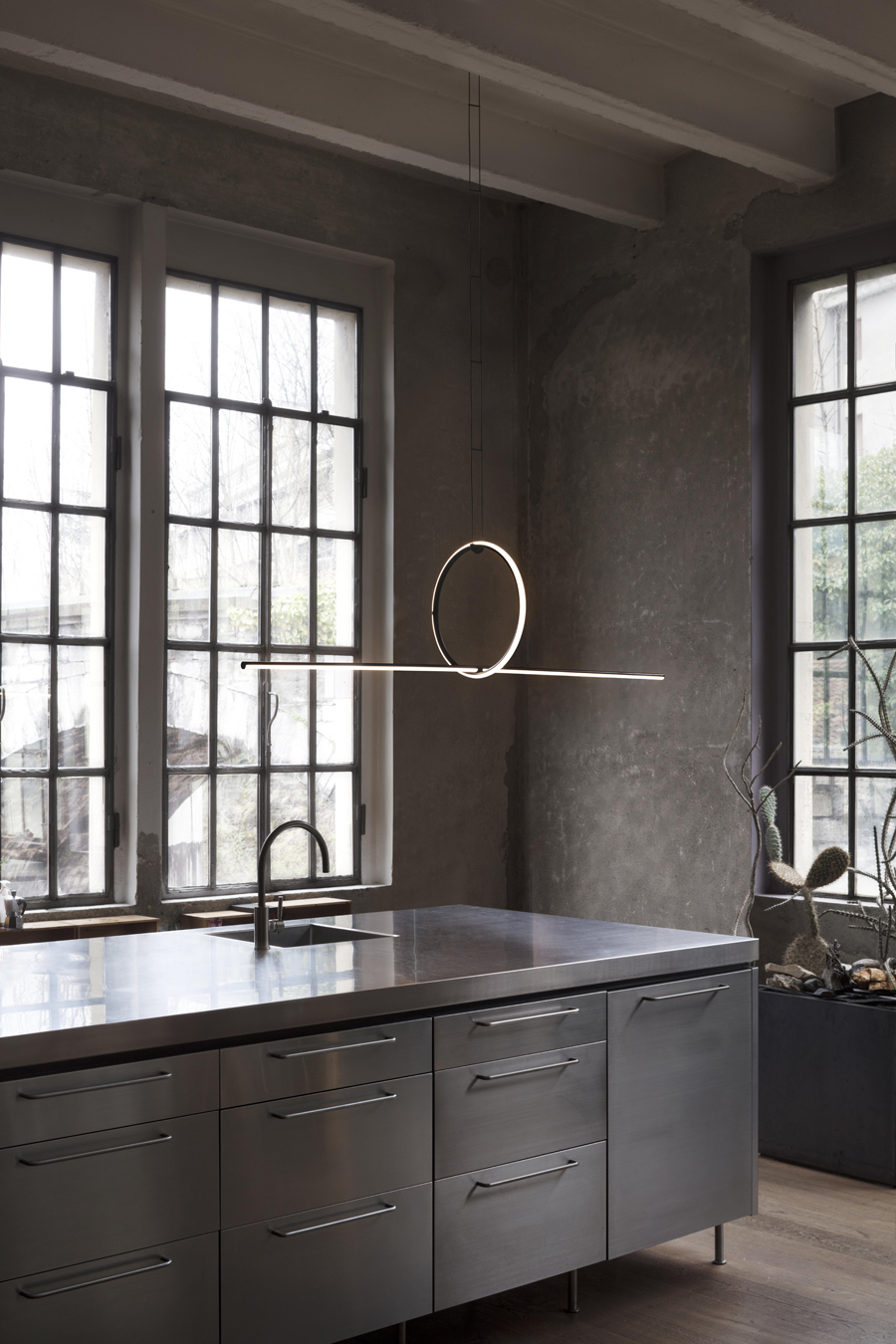 Michael Anastassiades: "Arrangements" für Flos (Foto: Flos / Santi Caleca)